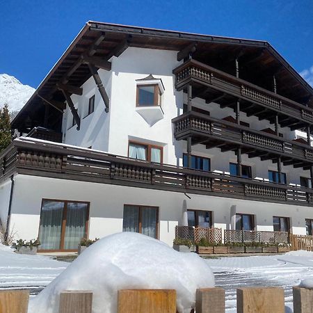 Quality Hosts Arlberg - Afoch Fei - Das Landhaus Sankt Anton am Arlberg Bagian luar foto
