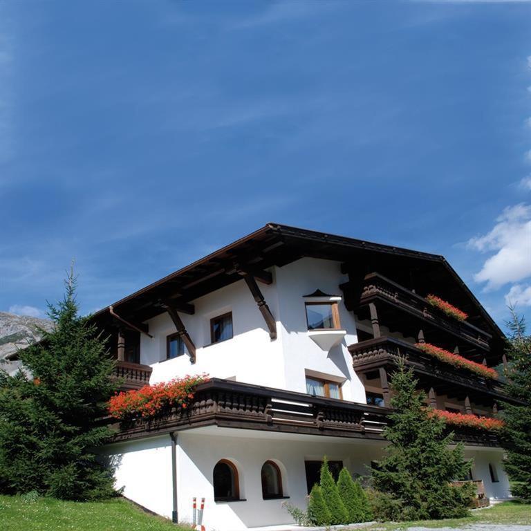 Quality Hosts Arlberg - Afoch Fei - Das Landhaus Sankt Anton am Arlberg Bagian luar foto