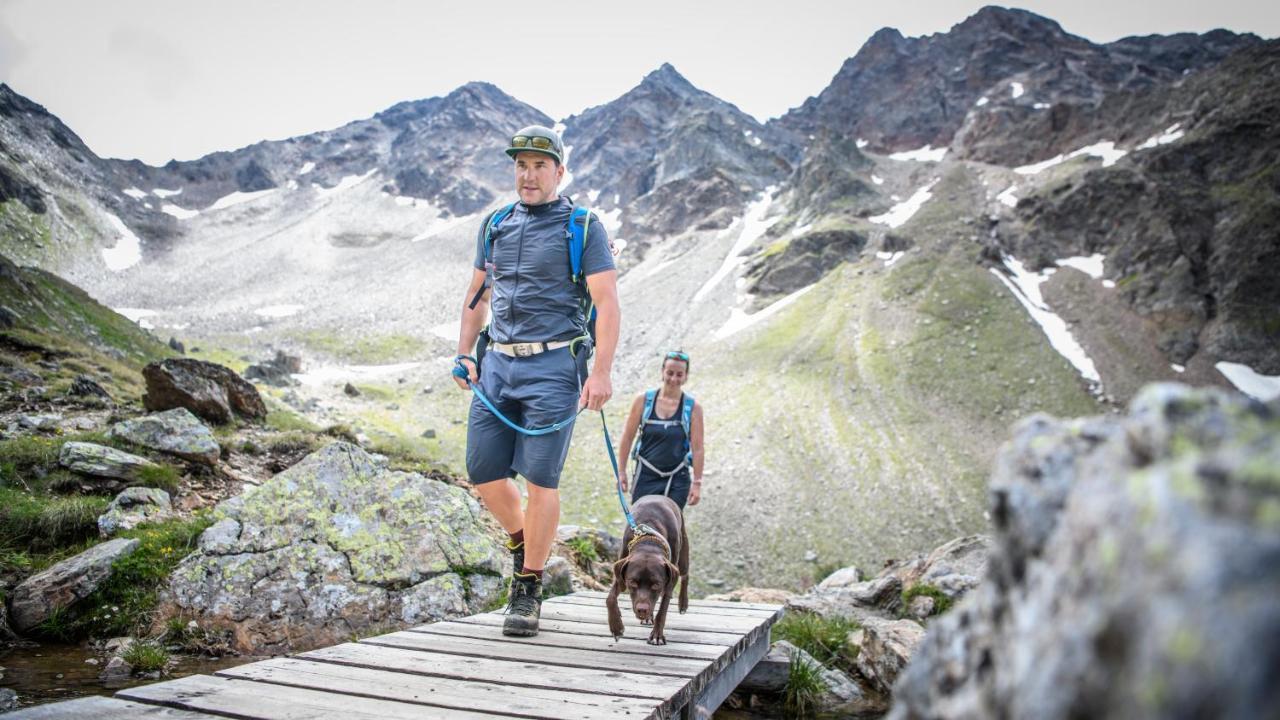 Quality Hosts Arlberg - Afoch Fei - Das Landhaus Sankt Anton am Arlberg Bagian luar foto
