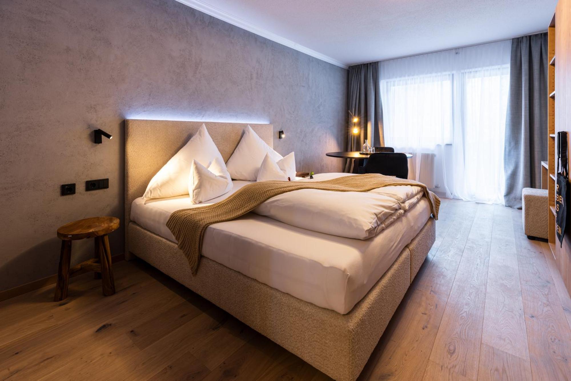 Quality Hosts Arlberg - Afoch Fei - Das Landhaus Sankt Anton am Arlberg Bagian luar foto