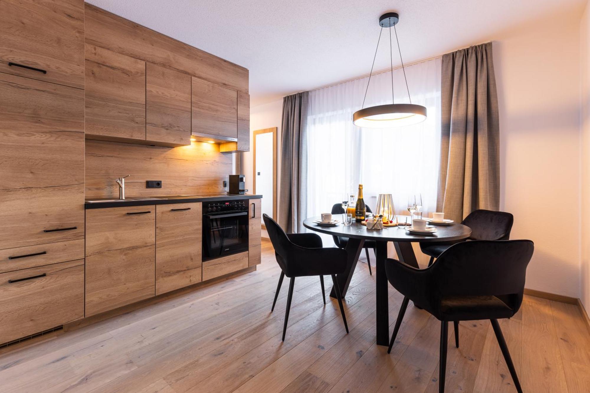 Quality Hosts Arlberg - Afoch Fei - Das Landhaus Sankt Anton am Arlberg Bagian luar foto