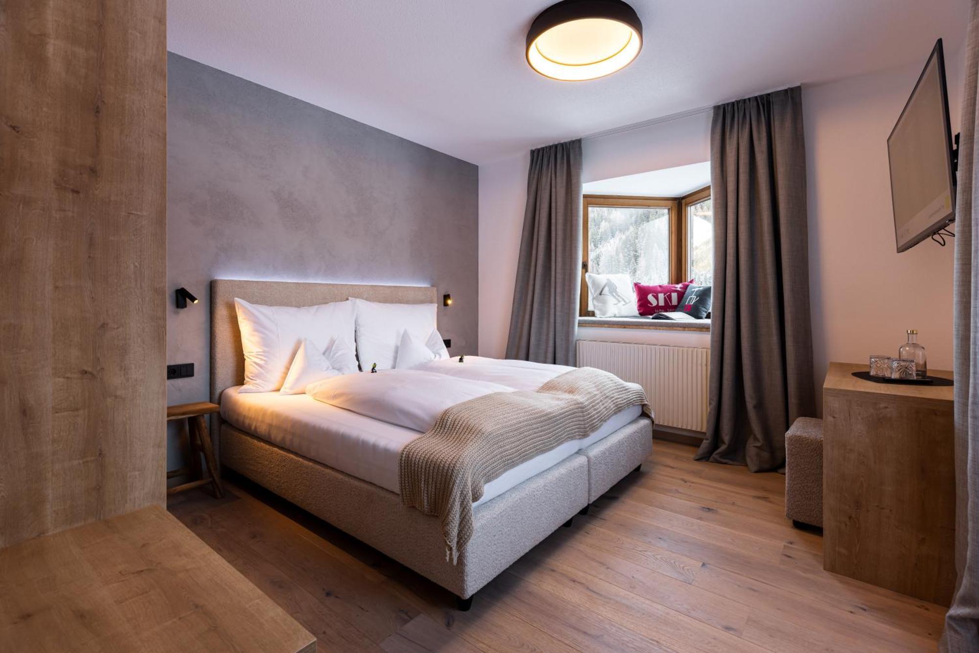 Quality Hosts Arlberg - Afoch Fei - Das Landhaus Sankt Anton am Arlberg Bagian luar foto