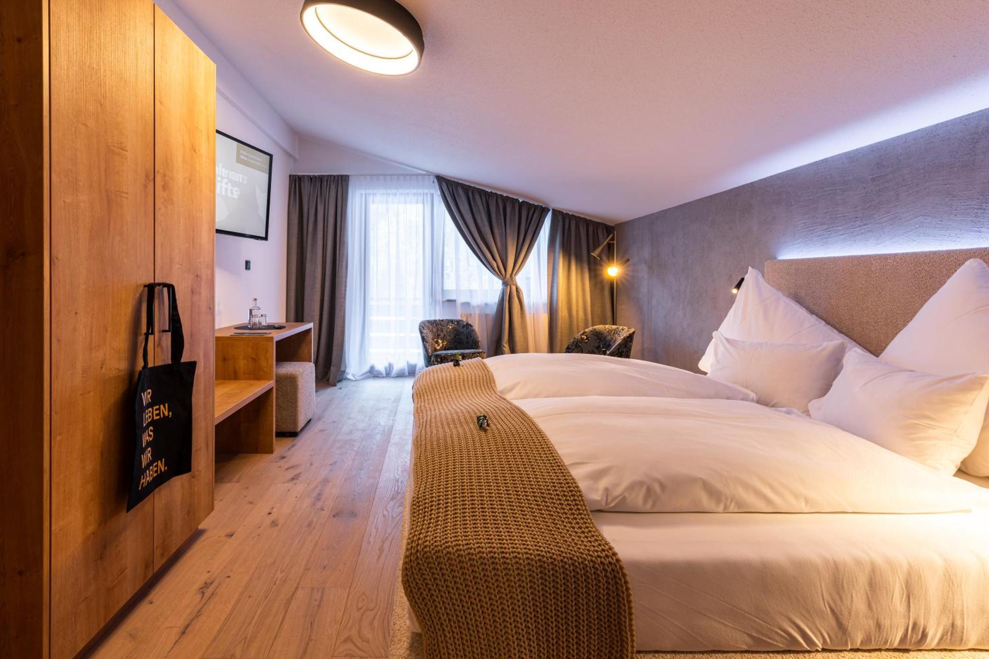 Quality Hosts Arlberg - Afoch Fei - Das Landhaus Sankt Anton am Arlberg Bagian luar foto