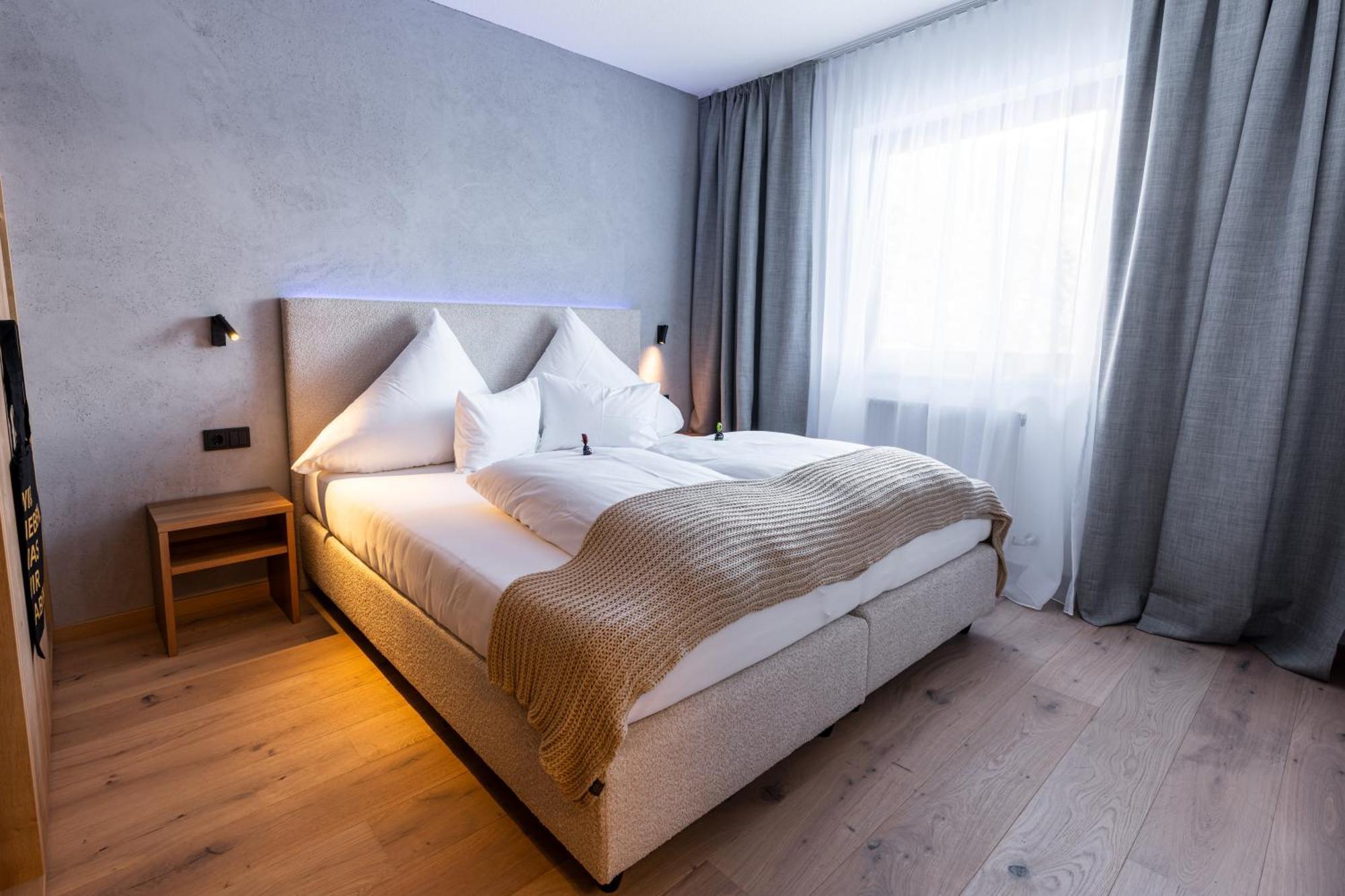 Quality Hosts Arlberg - Afoch Fei - Das Landhaus Sankt Anton am Arlberg Bagian luar foto
