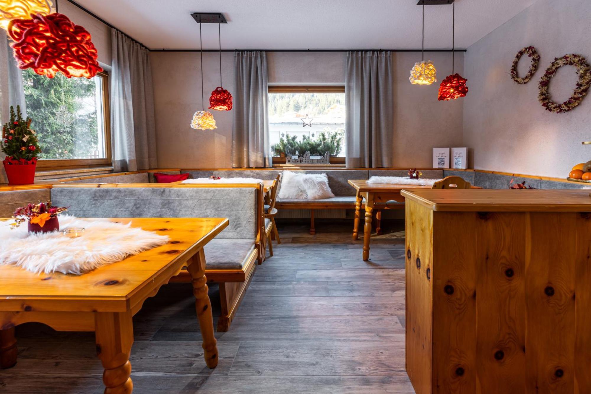 Quality Hosts Arlberg - Afoch Fei - Das Landhaus Sankt Anton am Arlberg Bagian luar foto